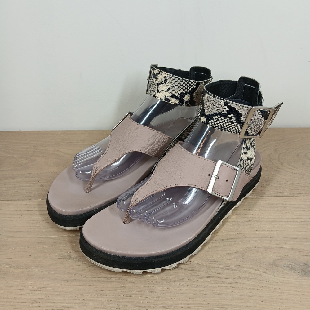 Sorel Roaming Gladiator Sandals Womens 10 Pink Leather Snakeskin Lug Sole Buckle